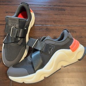 Sorel Kinetic RNEGD GLOW Sneakers NWOT